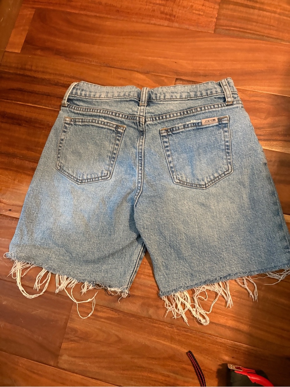 Joe’s Jeans Women’s Cutoff Denim Shorts Light Wash Frayed Hem Size 27 (0604)